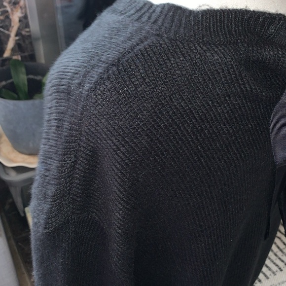 BNWT Crew Neck Sweater with Back Bow.. Beautiful by Halogen - Picture 5 of 9